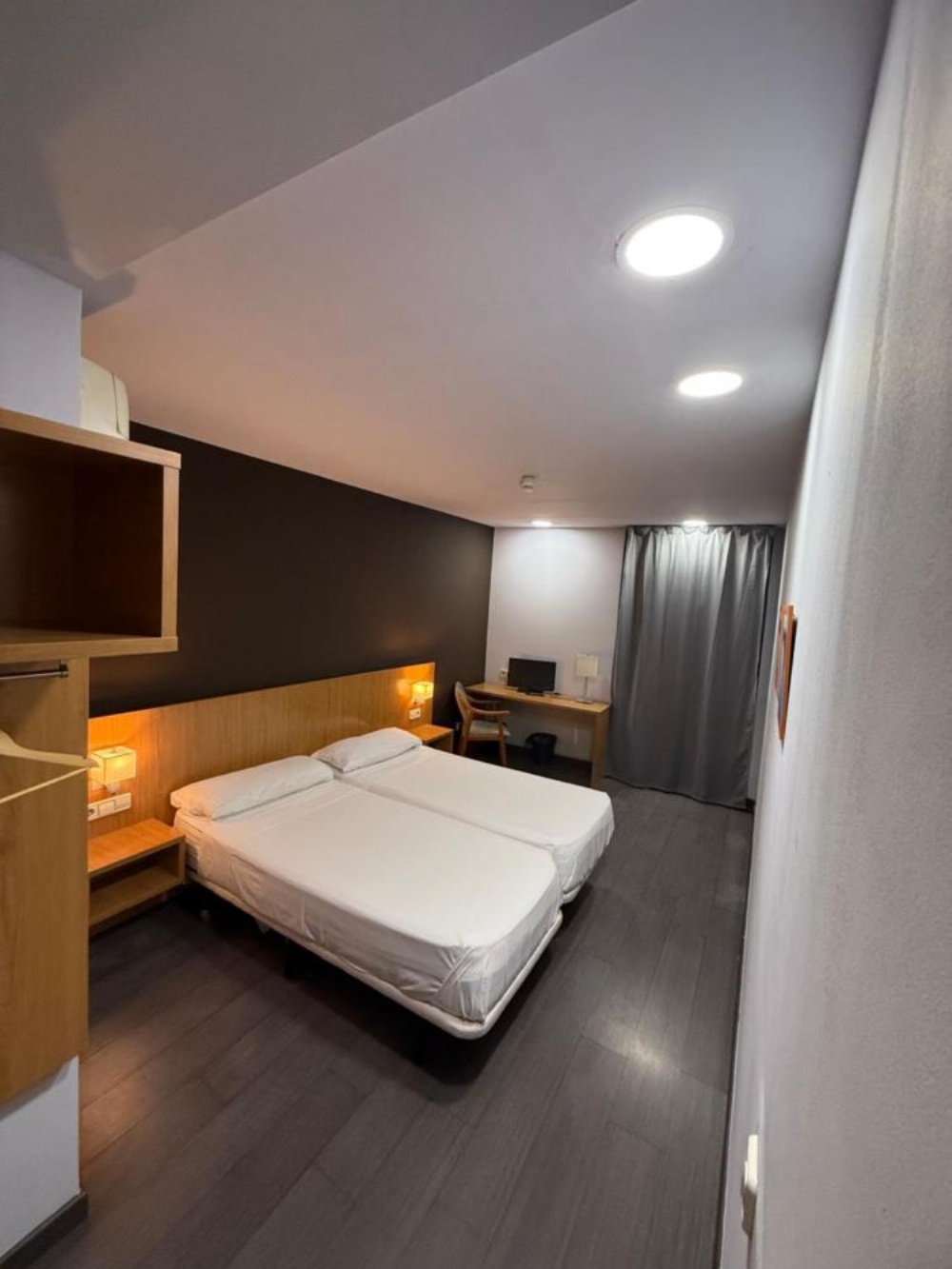 Room image 3